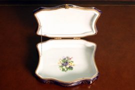 Superb-Russian-Hand-Painted-Porcelain---Ormolu-Casket-7