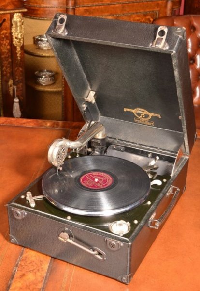 Vintage Columbia Portable Gramophone 1930 | Ref. no. 05755 | Regent Antiques