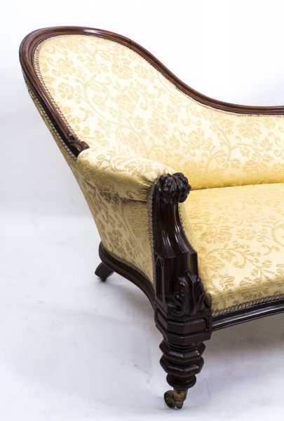Sit and Relax in These Glamorous Antique Sofas 