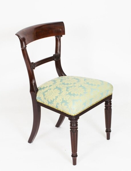 Choosing Functional and Stylish Antique Dining Chairs