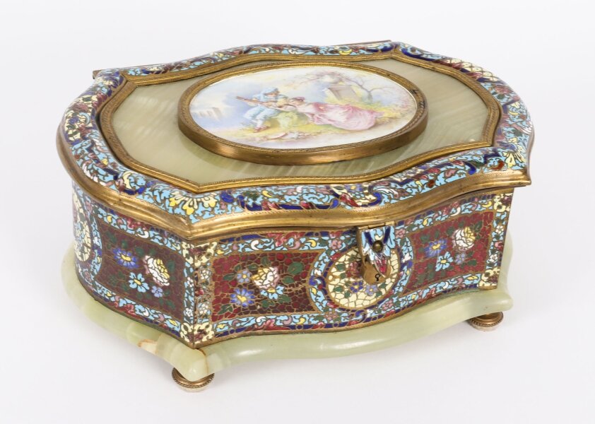 Stunning New Arrivals to Ring in the New Year Stunning New Arrivals to Ring in the New Year
