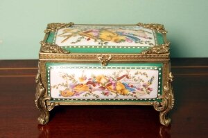 Beautiful Hand Painted Russian Green Porcelain Casket | Ref. no. 02070 | Regent Antiques