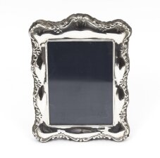 Elegant Small Edwardian Style Stering Silver Photo Frame | Ref. no. 07797 | Regent Antiques