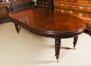 Antique 7ft 9 Victorian Oval Flame Mahogany Extending Dining Table 19thC