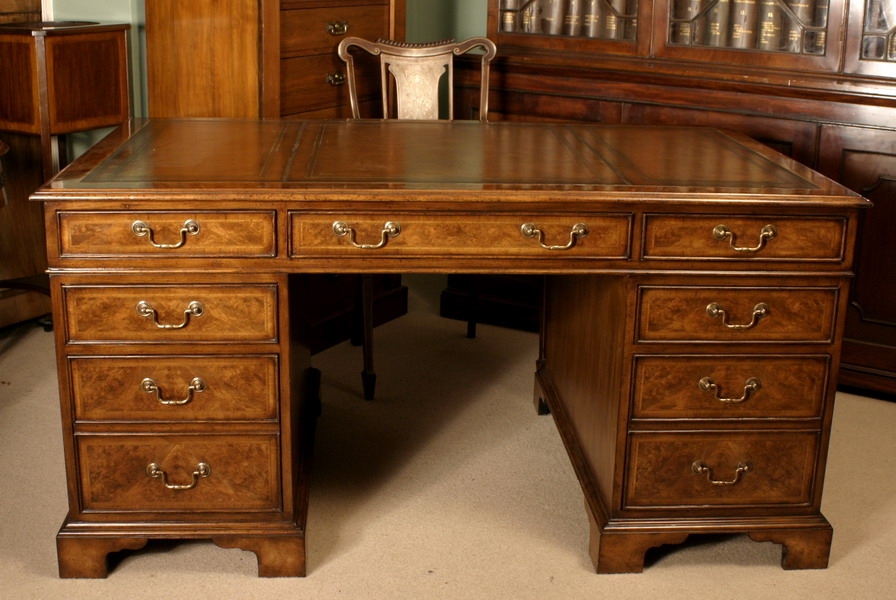 Stunning Large Georgian Walnut Pedestal Desk | Ref. no. 00949 | Regent Antiques