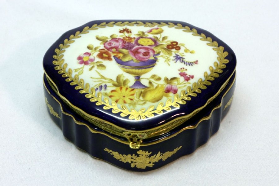 Dresden Porcelain Hand Painted Jewellery Box Casket | Ref. no. 01377 | Regent Antiques