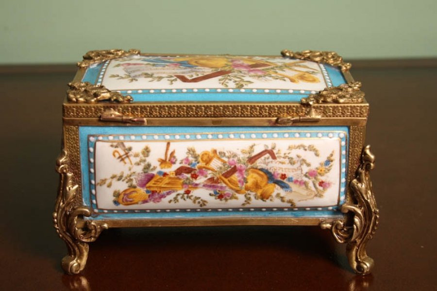 Beautiful Hand Painted Russian Blue Porcelain Casket | Ref. no. 01984 | Regent Antiques