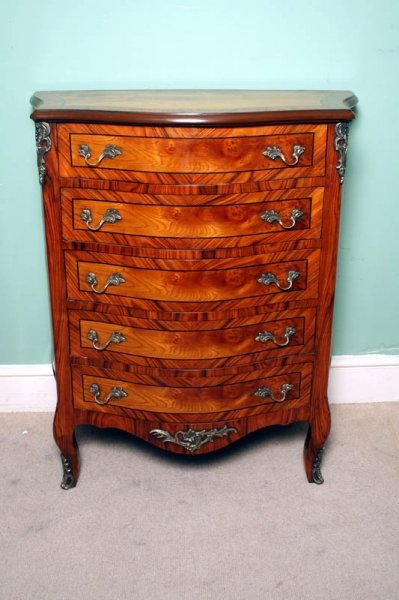 Stunning Walnut Serpentine Chest Inlaid & Crossbanded | Ref. no. 02215 | Regent Antiques