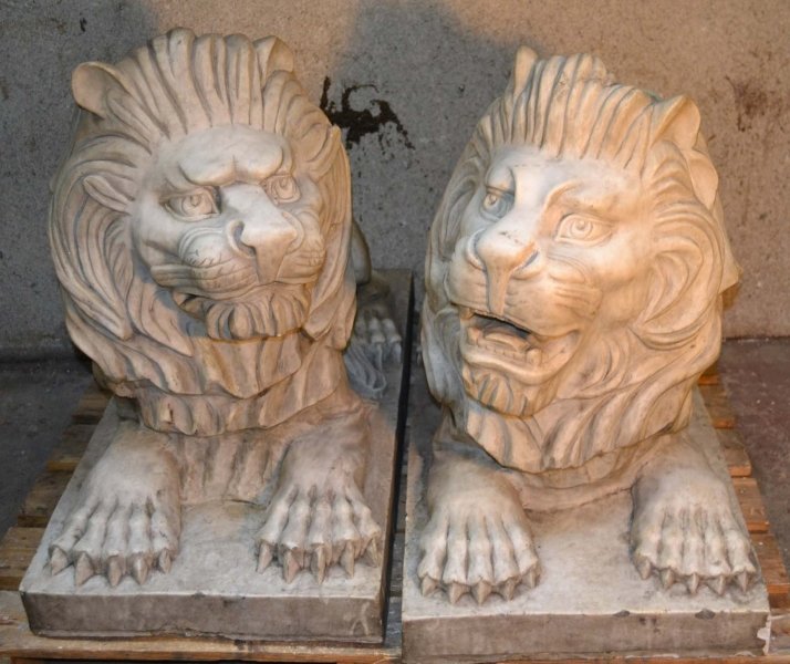 Stunning Pair of Gorgeous  Vintage Marble Lions | Ref. no. 03178 | Regent Antiques