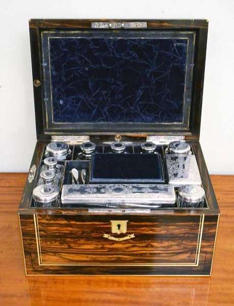 Antique Sterling Silver Lady\'s Vanity Travelling Case | Ref. no. 04515 | Regent Antiques