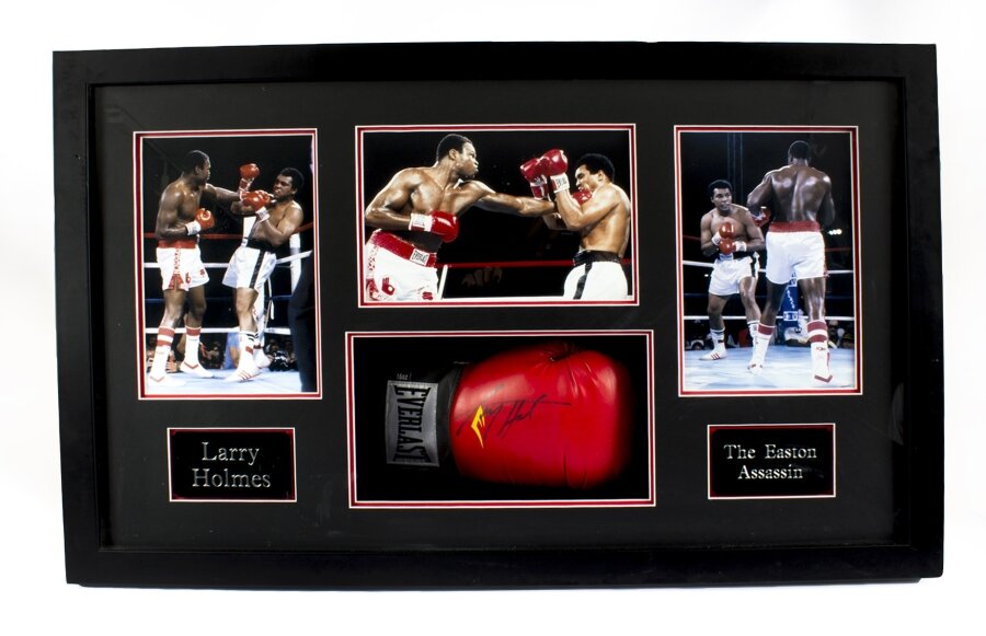 Everlast boxing glove autographed by Larry Holmes "Easton Assassin" with COA | Ref. no. 08326x | Regent Antiques