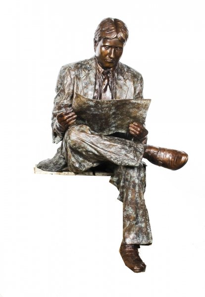 Stunning Life Size Bronze Statue of Gentleman Reading the Newspaper Late 20th C | Ref. no. 09878e | Regent Antiques
